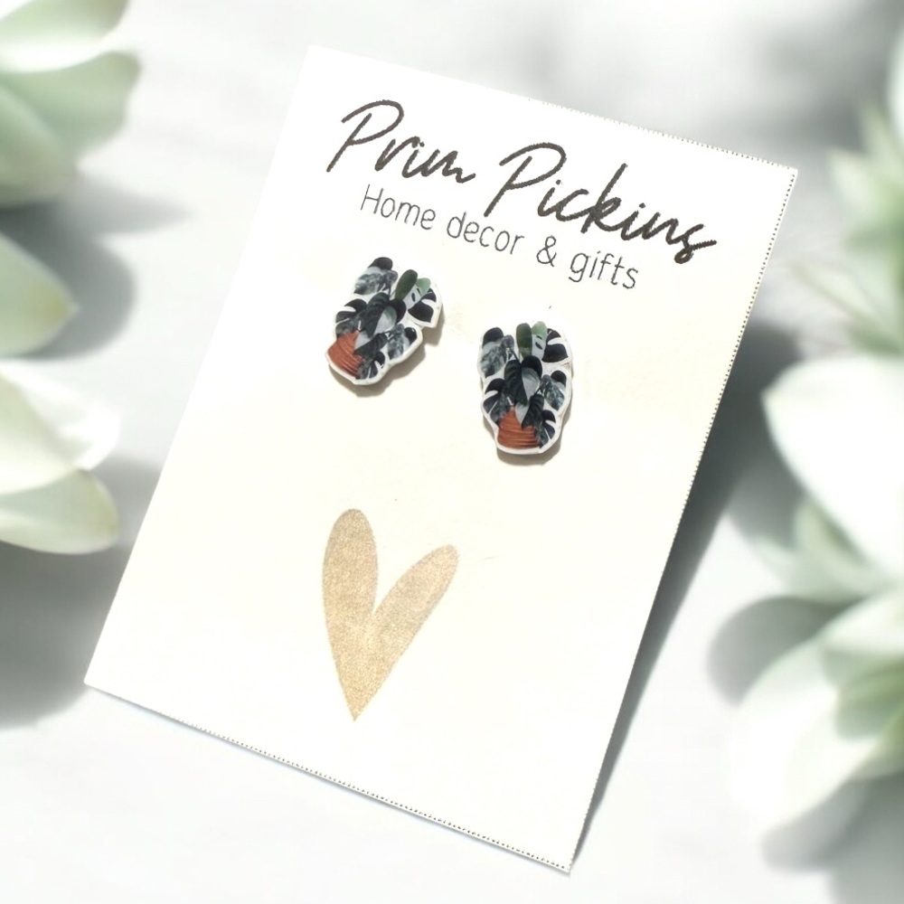⭐️ 2/$20 earring sets ⭐️ 
NEW acrylic Monstera Albo earring set